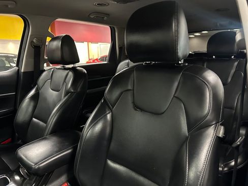 Used 2022 Kia Telluride LX image 16