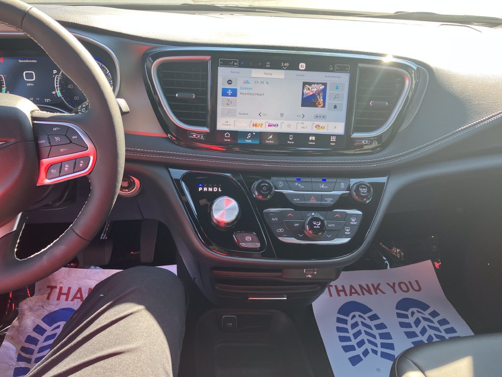 New 2027 Chrysler Pacifica Select FWD image 16