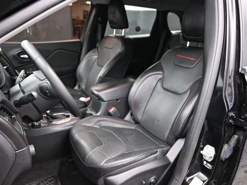 Used 2021 Jeep Cherokee Trailhawk w/ Premium Leather Package image 19