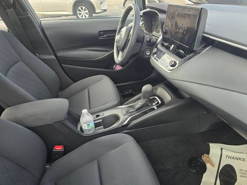Used 2025 Toyota Corolla LE FWD image 14