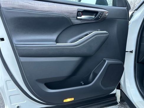 Used 2021 Toyota Highlander Limited image 20