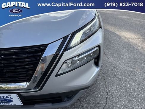 Used 2022 Nissan Rogue SV image 11