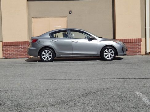 Used 2013 MAZDA MAZDA3 i Sport image 2