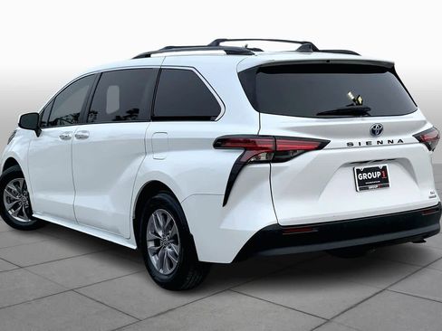 Used 2022 Toyota Sienna XLE image 16