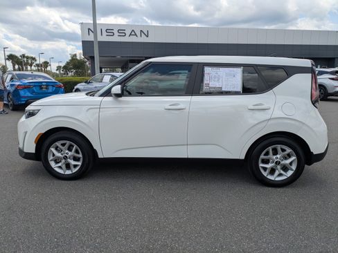 Used 2024 Kia Soul LX w/ Option Group 015 FWD image 7