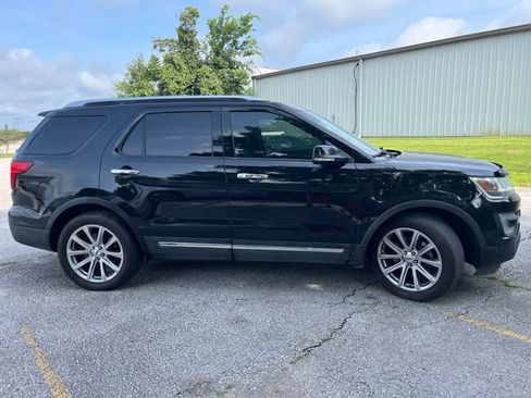Used 2017 Ford Explorer Limited FWD image 6
