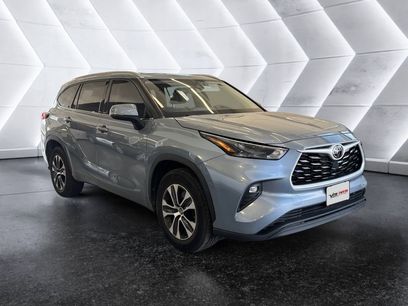 Used 2022 Toyota Highlander XLE