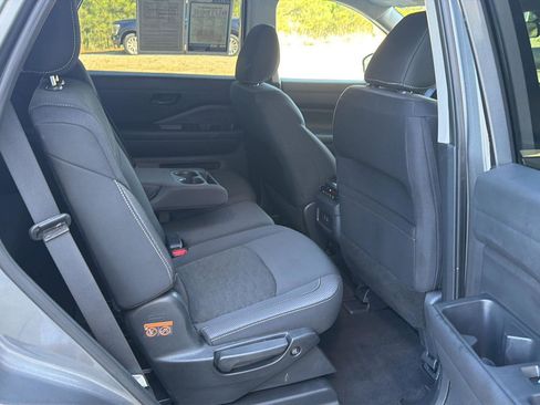 Used 2025 Nissan Pathfinder SV FWD image 13
