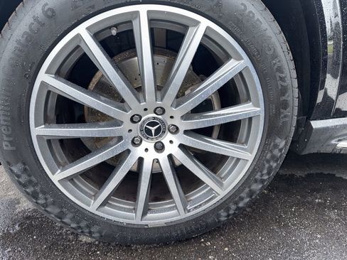 Used 2023 Mercedes-Benz GLS 450 4MATIC w/ AMG Line Exterior image 3