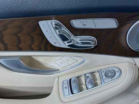 Used 2019 Mercedes-Benz GLC 350e 4MATIC image 24