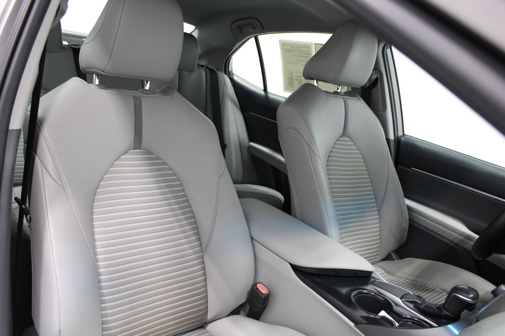 Used 2018 Toyota Camry SE FWD image 26