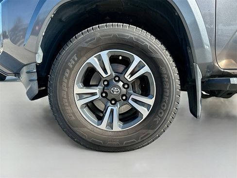 Used 2017 Toyota Tacoma TRD Sport image 31