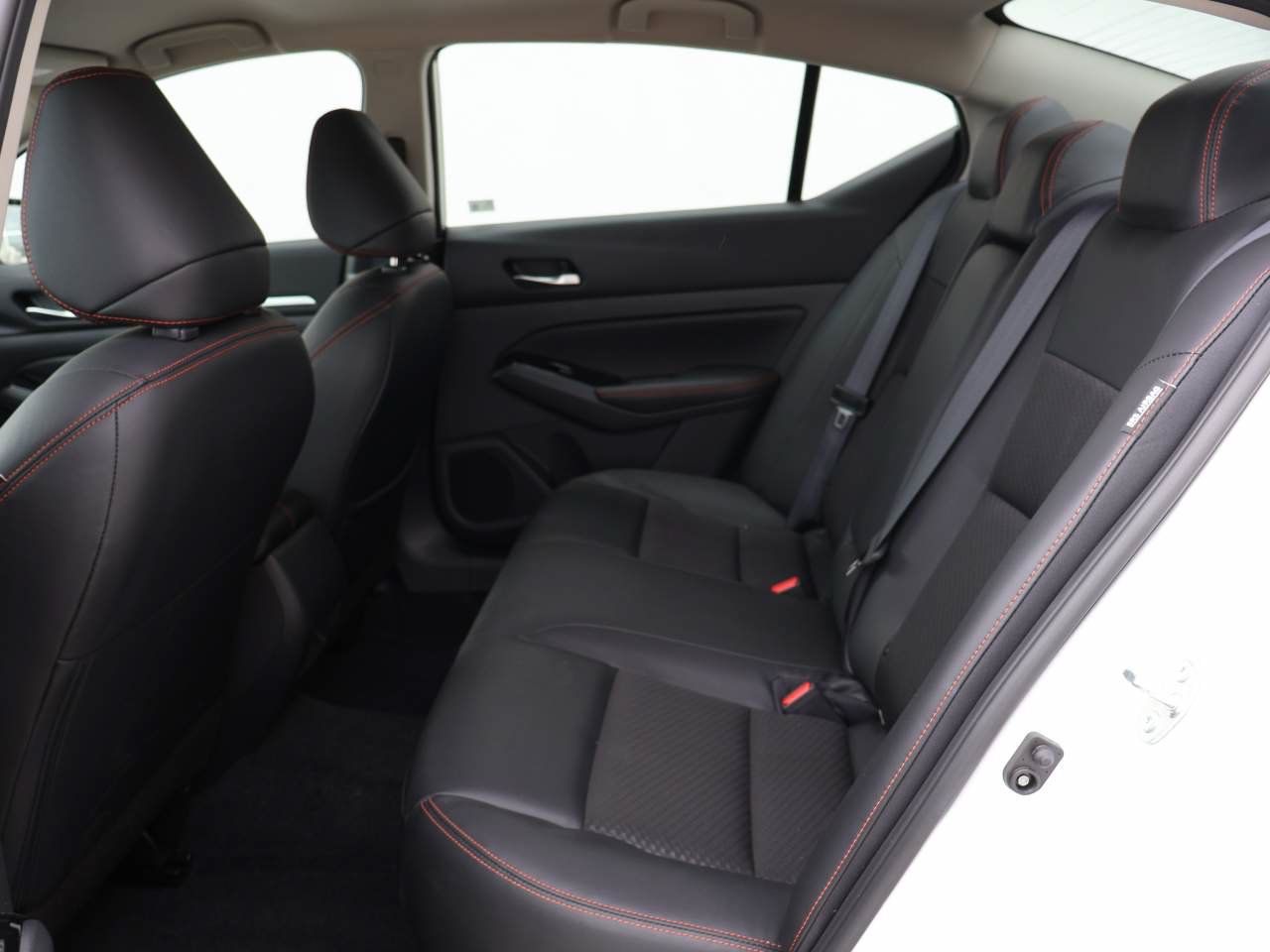 Used 2025 Nissan Altima 2.5 SR FWD image 10