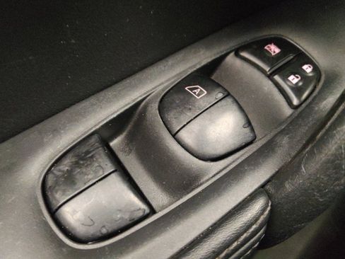 Used 2017 Nissan Rogue S AWD/4WD image 27