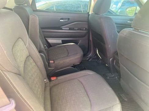 Used 2022 Nissan Pathfinder SV w/ SV Premium Package image 6