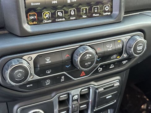 Used 2021 Jeep Gladiator Overland AWD/4WD image 16