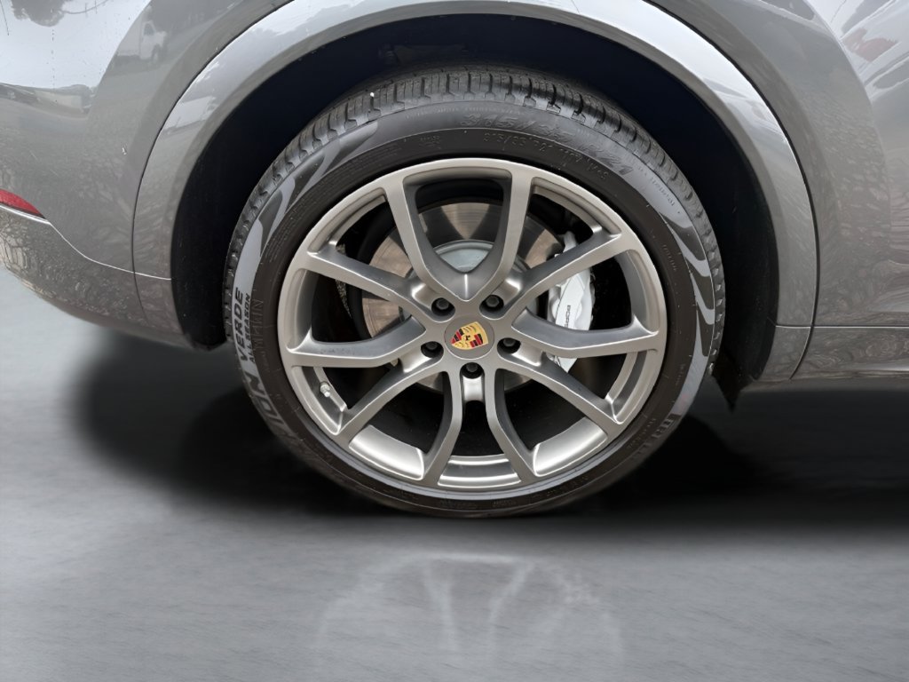 Used 2022 Porsche Cayenne Turbo AWD/4WD image 36