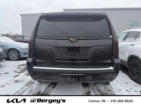 Used 2015 Cadillac Escalade Luxury image 8