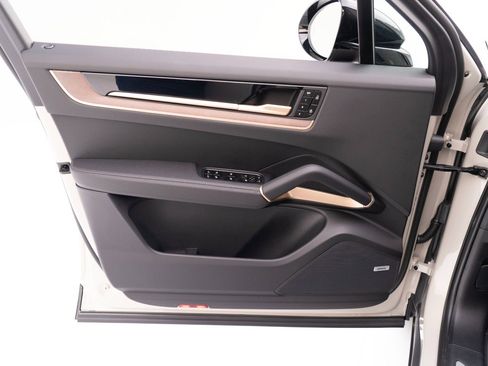New 2026 Porsche Cayenne image 21