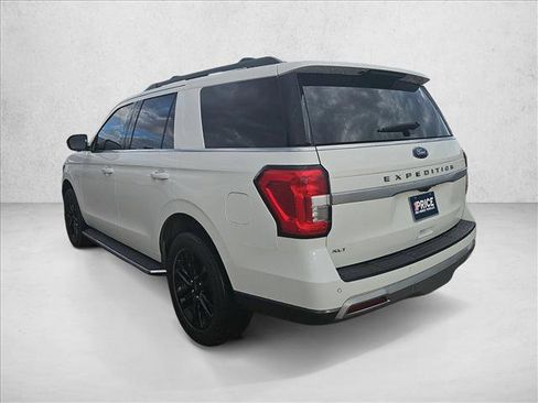 Used 2022 Ford Expedition XLT image 3