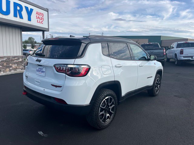 Used 2025 Jeep Compass Trailhawk AWD/4WD image 12