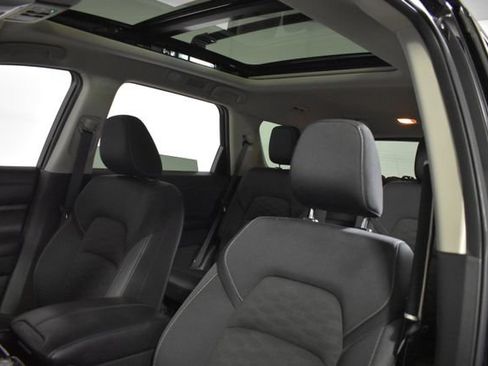 Certified 2024 Nissan Pathfinder SV w/ SV Premium Package AWD/4WD image 27