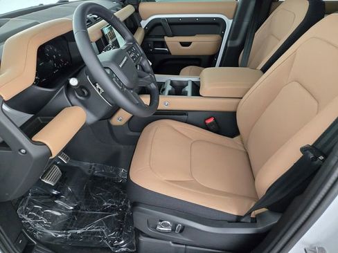 New 2025 Land Rover Defender 130 V8 AWD/4WD image 10