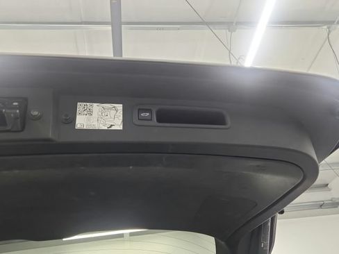 Used 2024 Toyota Highlander XLE AWD/4WD image 28