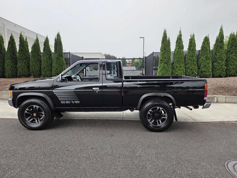Used 1993 Nissan Pickup SE image 9