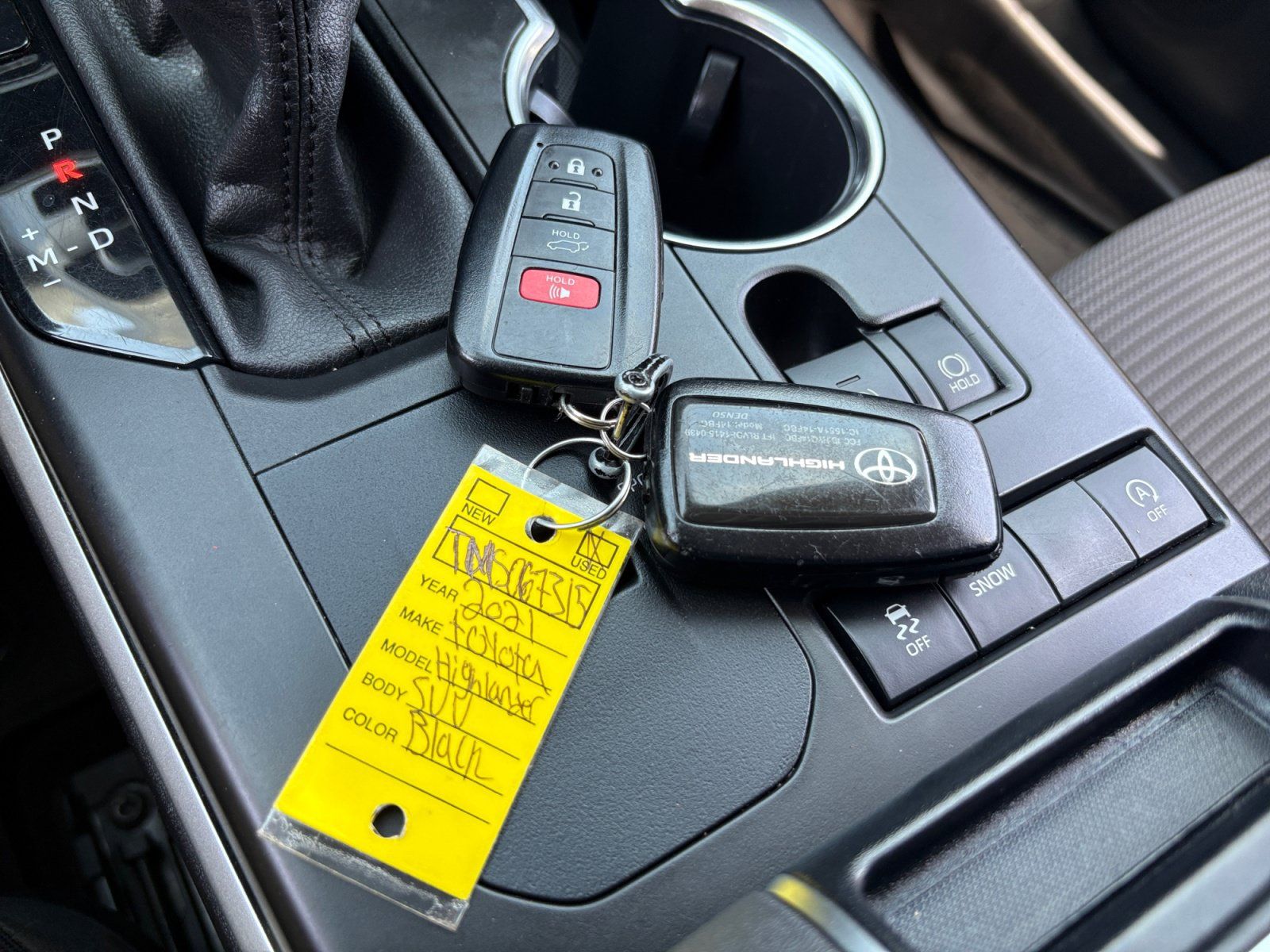 Used 2021 Toyota Highlander LE FWD image 30