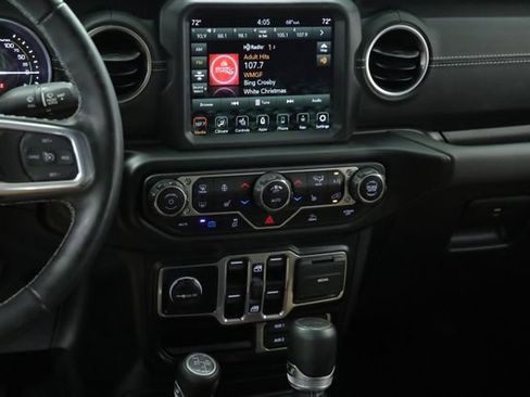 Used 2022 Jeep Wrangler Unlimited Sahara w/ Cold Weather Group image 16