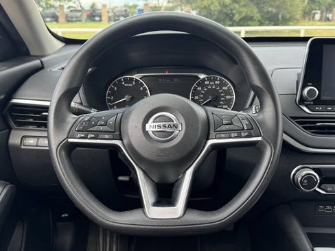 Used 2022 Nissan Altima 2.5 SV FWD image 12
