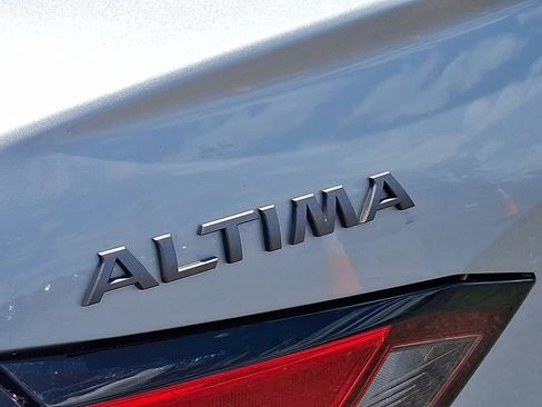 Used 2025 Nissan Altima 2.5 S FWD image 30