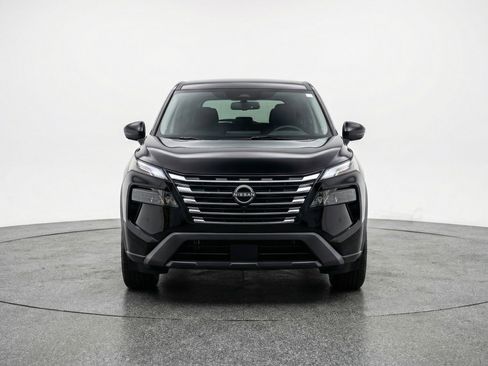 Used 2025 Nissan Rogue SV image 2