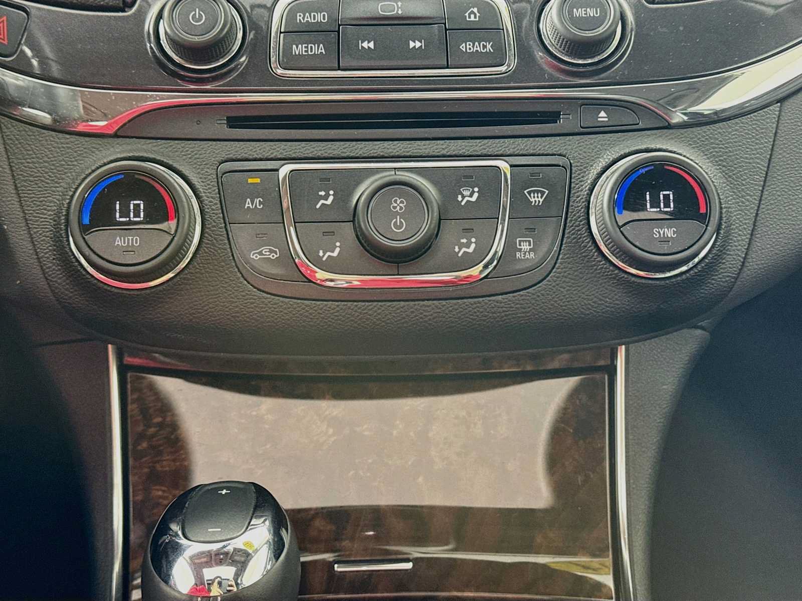 Used 2014 Chevrolet Impala LT w/ Convenience Package FWD image 12