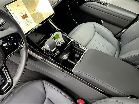 Used 2025 Land Rover Range Rover Sport SE image 17