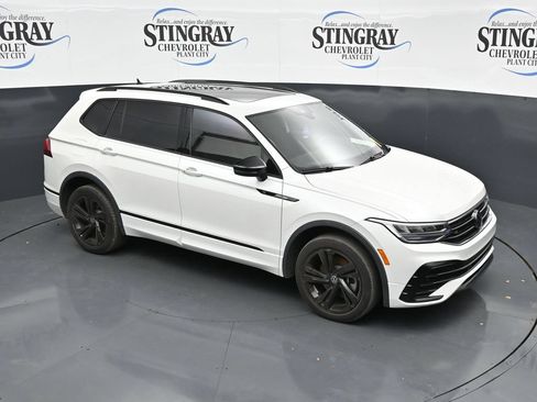 Used 2023 Volkswagen Tiguan SE R-Line AWD/4WD image 18