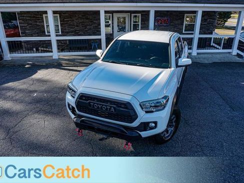 Used 2018 Toyota Tacoma TRD Off-Road image 3