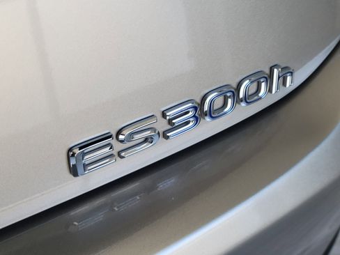 Used 2020 Lexus ES 300h w/ Accessory Package 2 image 5