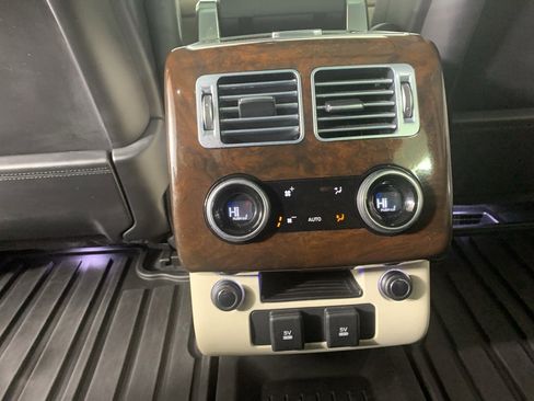 Used 2020 Land Rover Range Rover Long Wheelbase HSE image 32