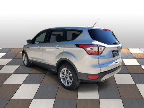 Used 2017 Ford Escape SE image 6