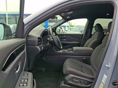 Certified 2025 Honda Pilot Sport image 16
