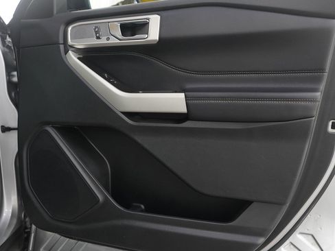 Used 2021 Ford Explorer Limited w/ Equipment Group 301A image 9