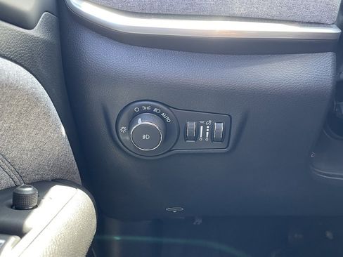 New 2025 Jeep Compass Latitude image 31