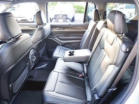 New 2023 Jeep Grand Cherokee L Limited w/ Luxury Tech Group II image 20