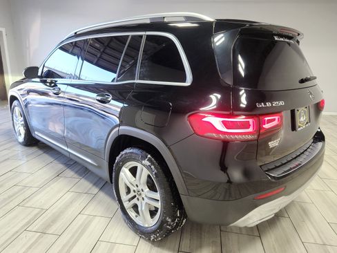 Used 2022 Mercedes-Benz GLB 250 4MATIC image 3
