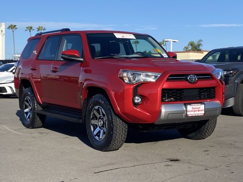 Certified 2024 Toyota 4Runner TRD Off-Road Premium image 2