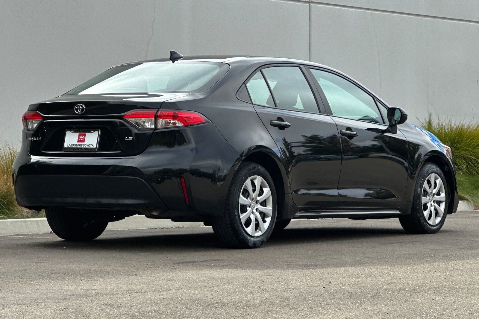 Used 2024 Toyota Corolla LE FWD image 4