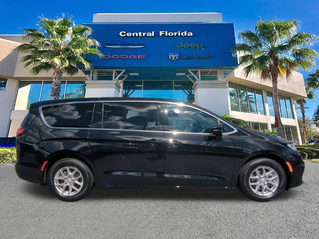 Certified 2026 Chrysler Pacifica Select FWD image 4