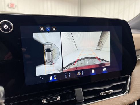 New 2025 Chevrolet Equinox ACTIV w/ Safety and Technology Package image 16